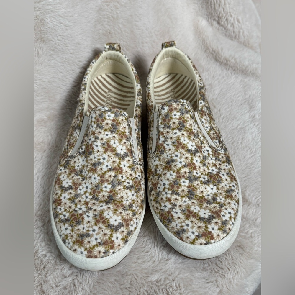 Taos "Dandy" Slip On Daisies Canvas Sneaker Womens Sz 7.5 - Picture 2 of 11